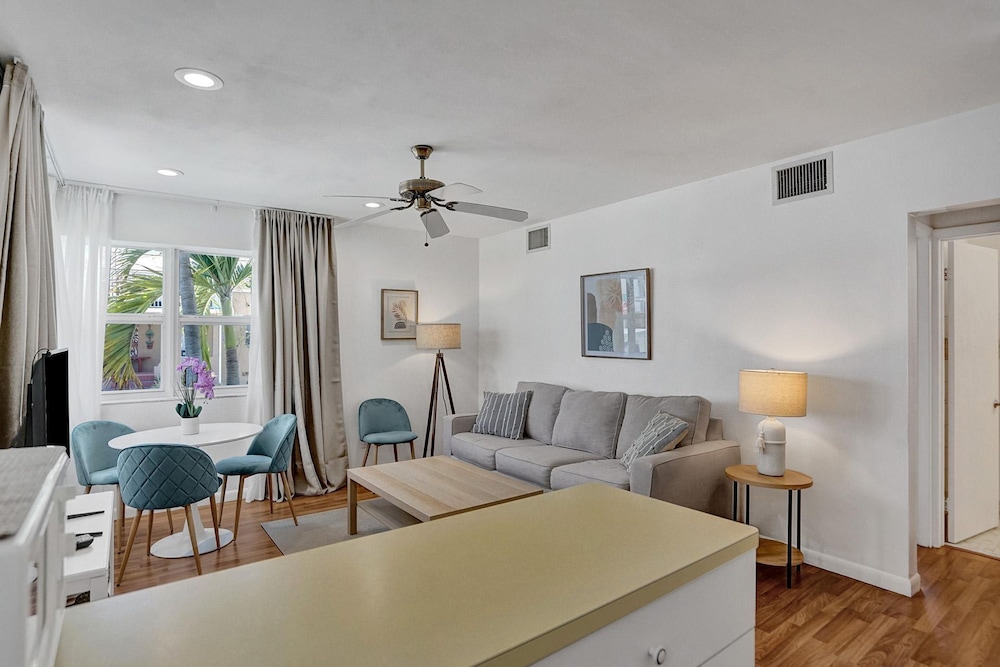 Marine Villas 1 in Hollywood