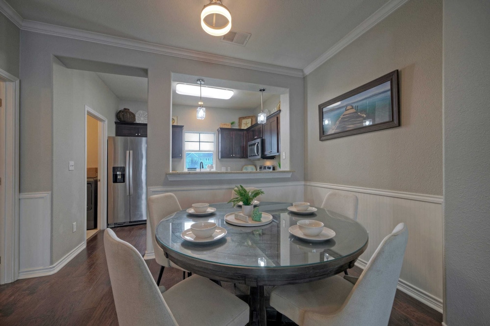 Stylish Condo w/ Pool & Spa Access, Wak to Beach Beach Breeze by Avantstay