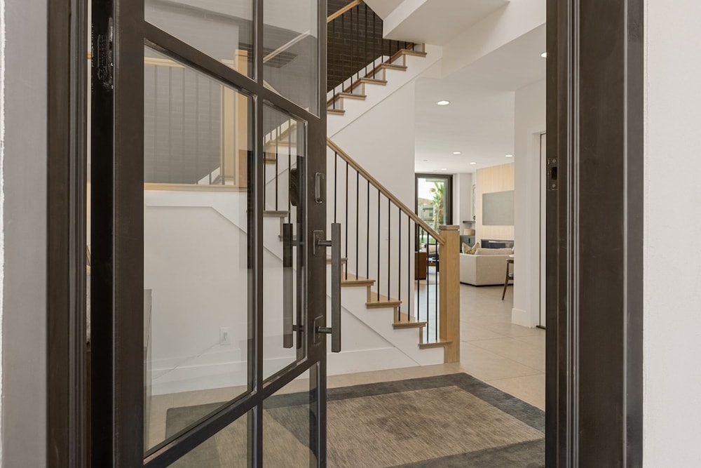 Luxury Beachside 7 Bedroom Home