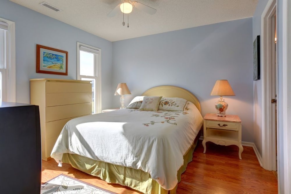Myrtle Beach Vacations - Toadally Relaxin' 2 Bedroom Home by RedAwning - Property Image 4