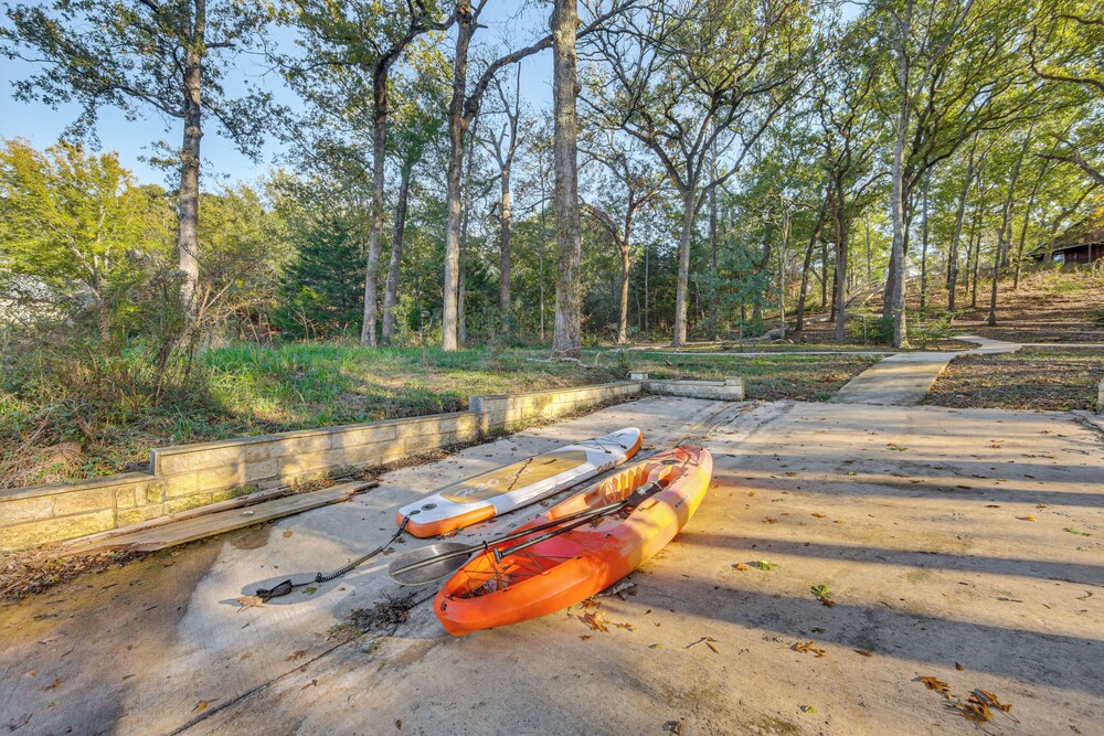 Game Room, Trails! 30-acre Lakefront Streetman Gem