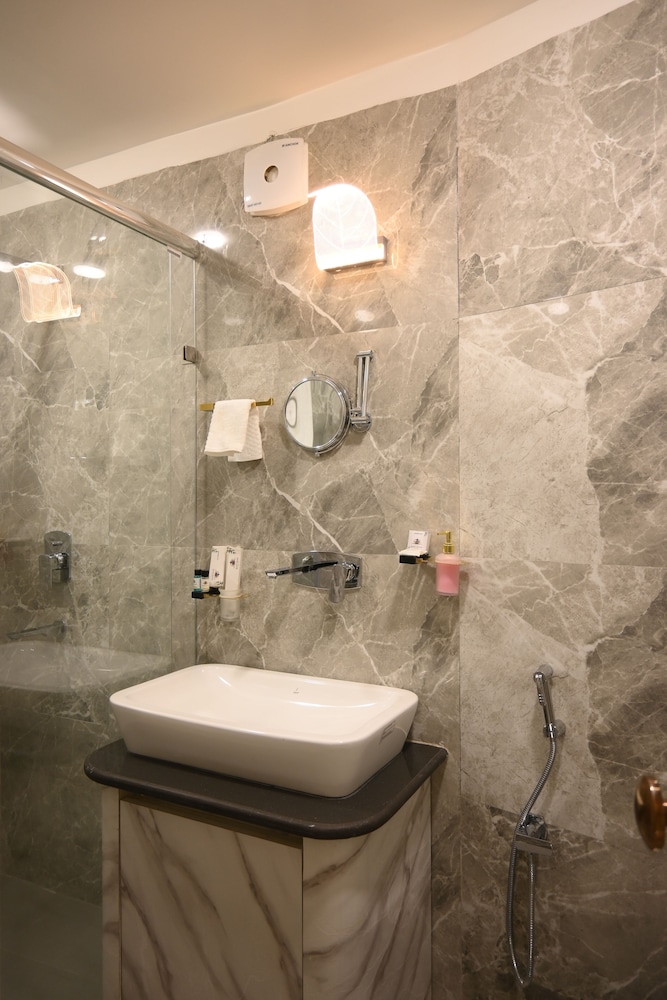 Hotel Kashi Crown