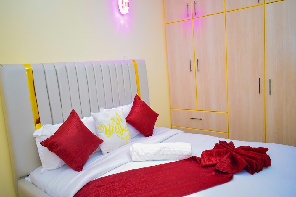 Lux Suites Fancy Getaway Apartments