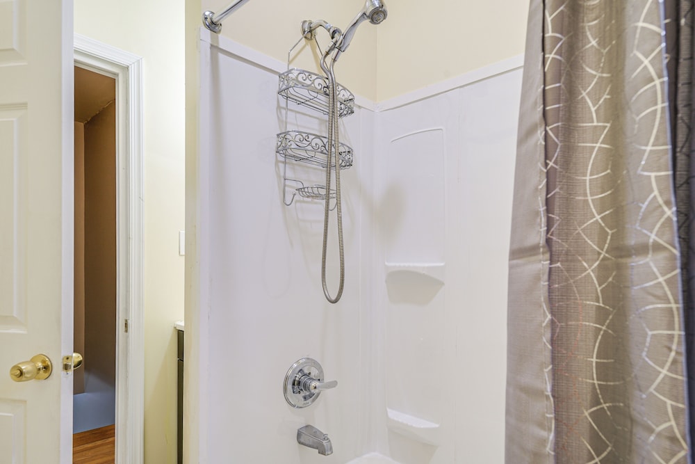 4 Mi to Inner Harbor & Jhu: Baltimore Townhome!