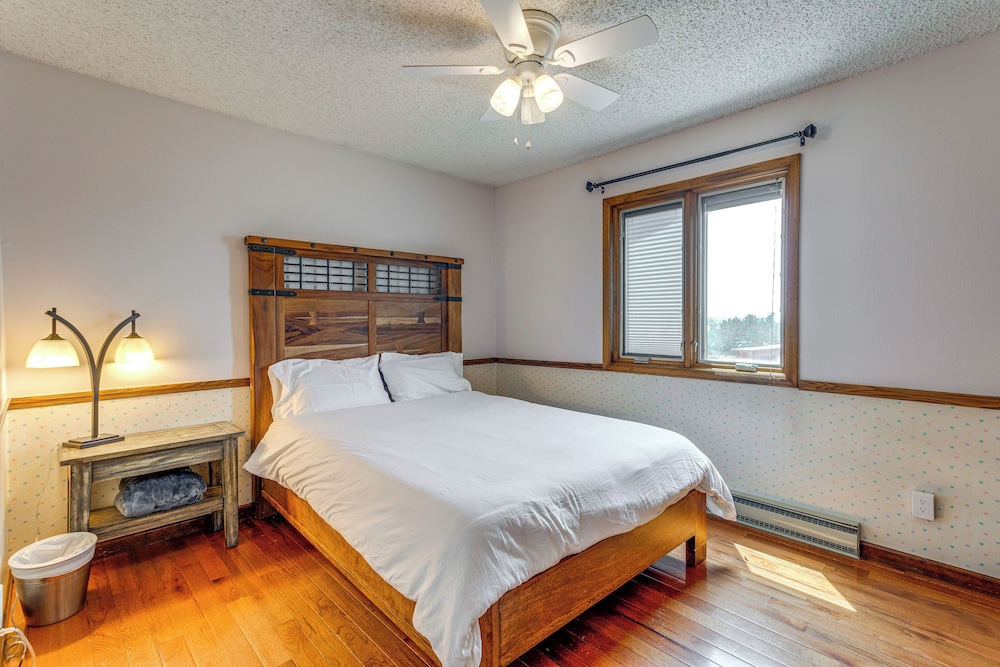 Stylish Aurora Farmhouse w/ Deck, Animals On-site! view 3