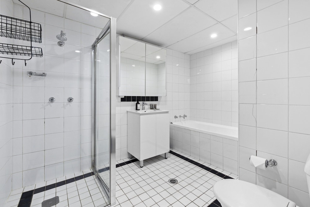 Bright Marrickville Flat With Balcony & Parking
