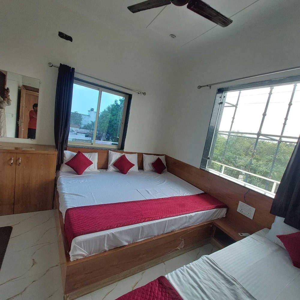 Ladlee Palace Guest House