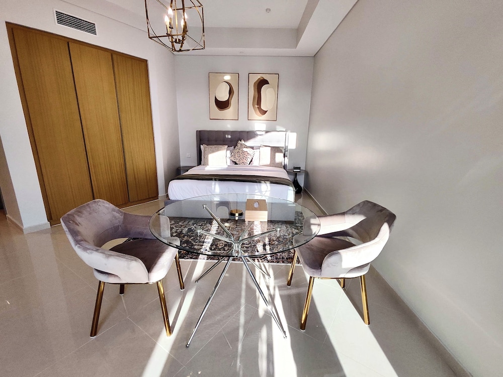 Lux BnB Aykon Tower Skyline Views
