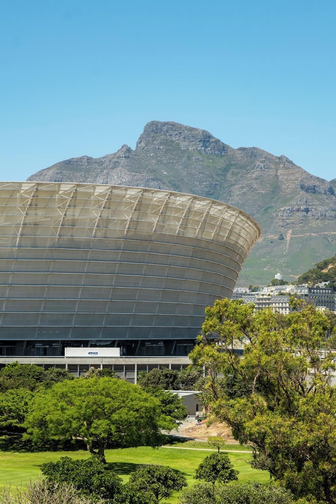 2bed Mouille Point Apartment w Amazing Cape Views