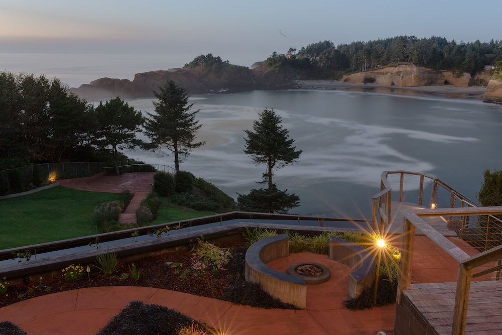 Whale Cove Inn