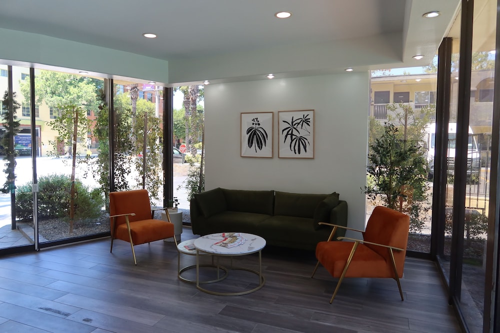 GreenTree Pasadena Inn 4