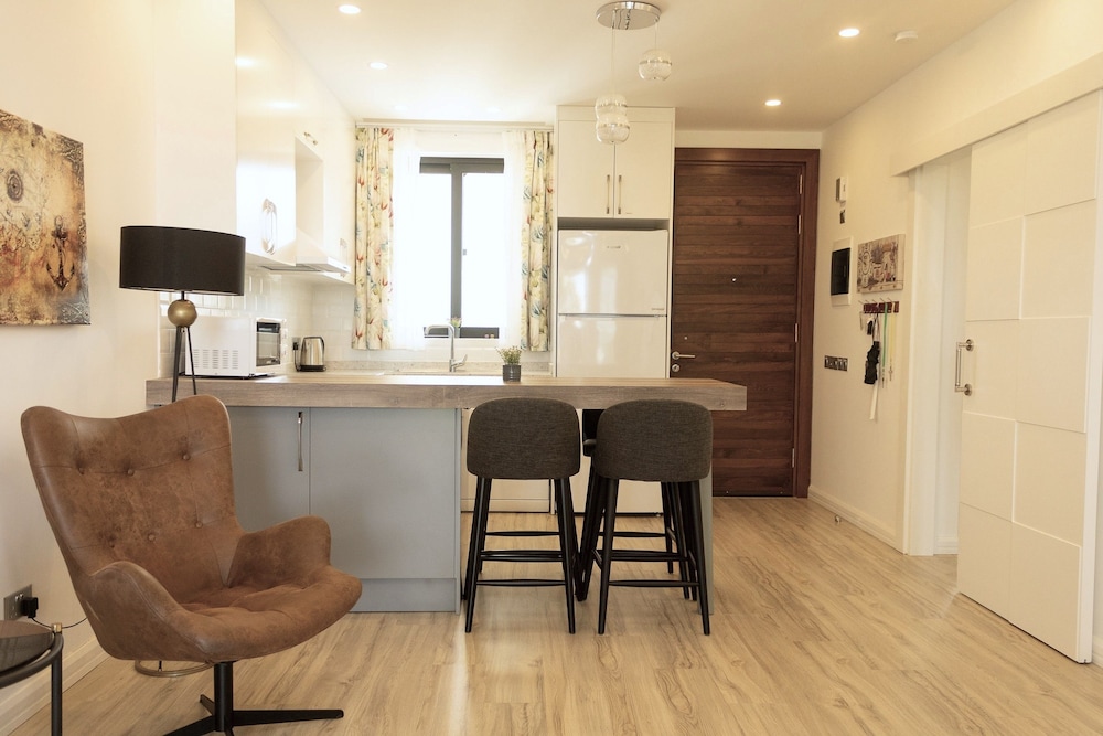 Elegant Two-bedroom Apartment in Upscale Surroundings