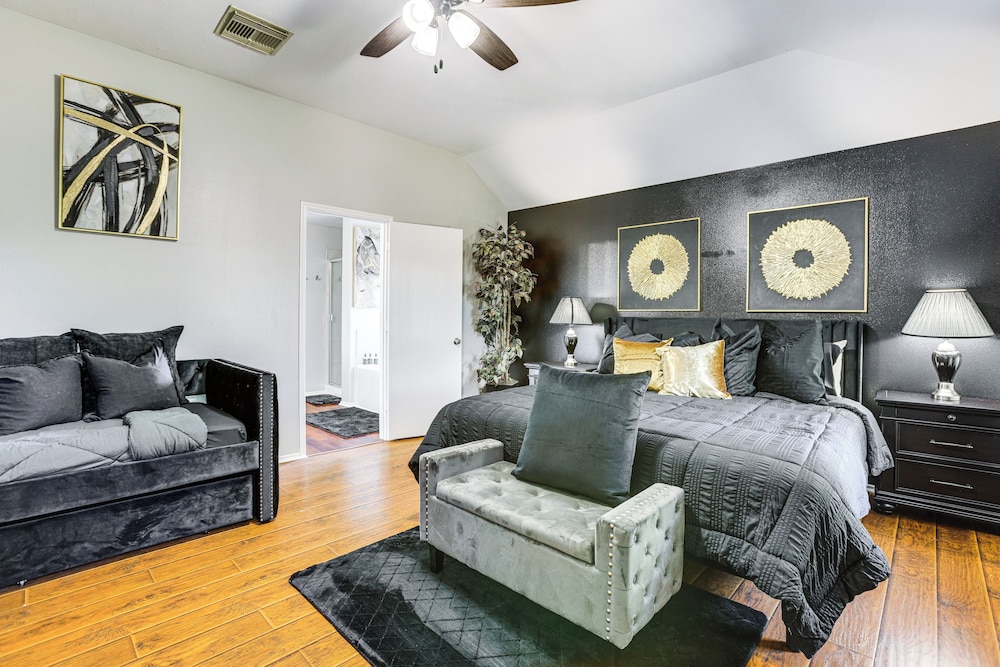 Solar-powered Home w/ & Game Room & Gym in Houston