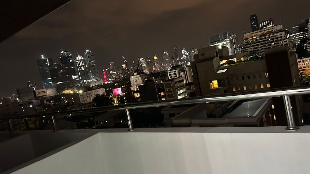 Omni Tower Sukhumvit Nana - Direct