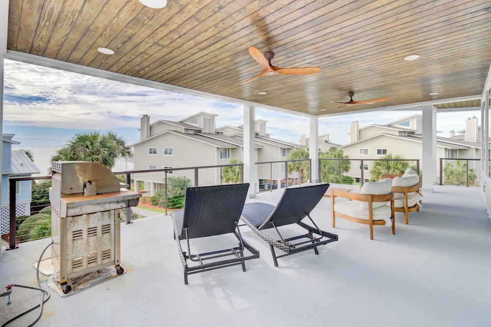 7 Beachwood East by Avantstay Steps to the Beach Ocean Views, Hot Tub, 7bdr