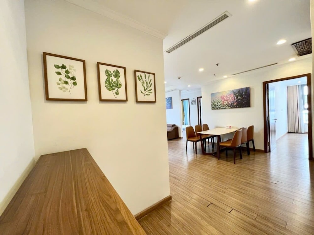 Bom Homestay Vinhomes Times City