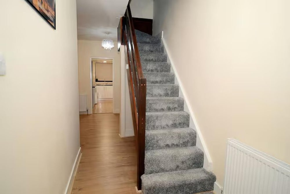Family- Near Lcy Airport- Sleeps 6- Parking- Wi-fi