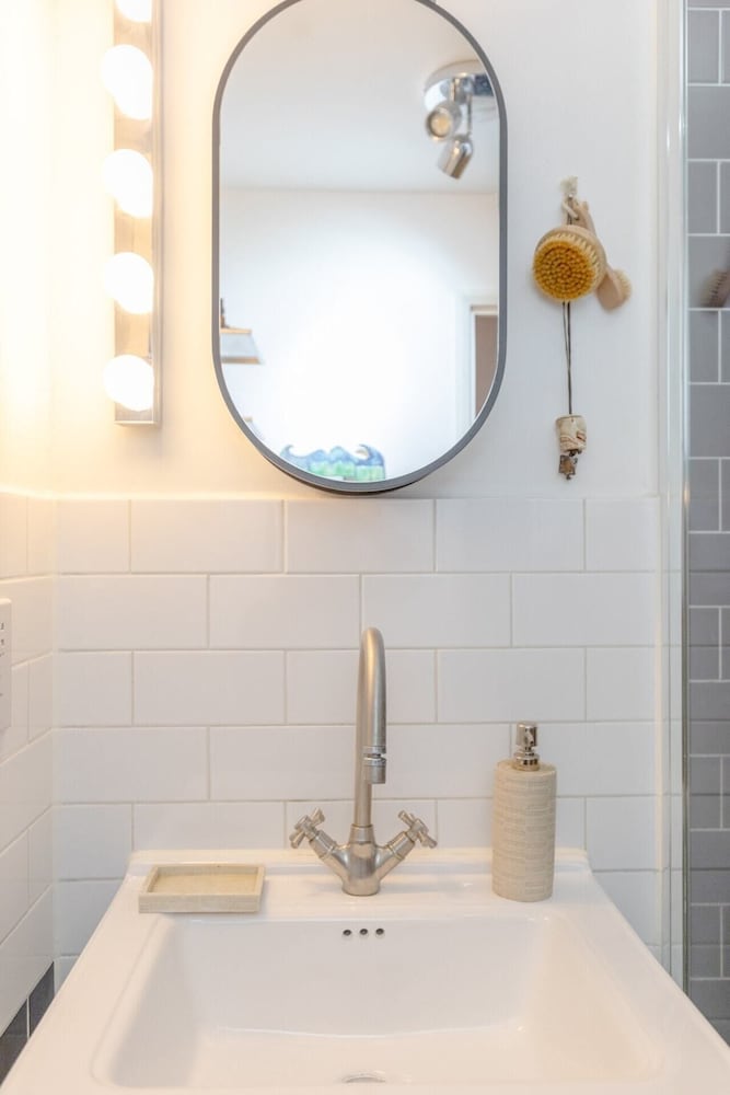 Stunning 1BD Flat w/ Garden Area, Kentish Town!