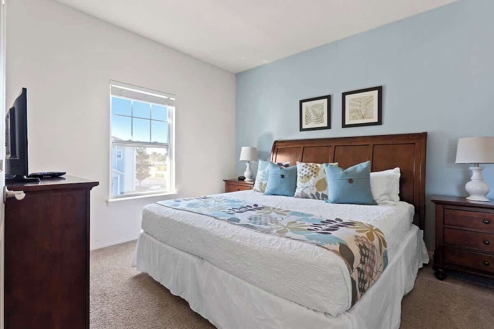 Kissimmee 4BR Townhouse: Perfect for Families!