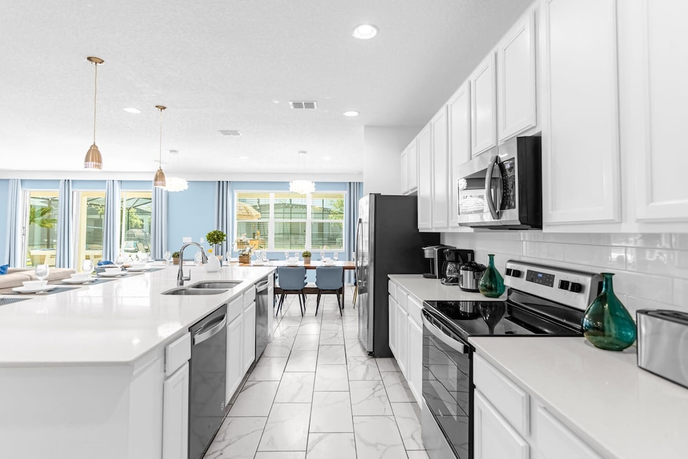 Upstay Family Resort 15br Home w Pool Tiki Bar