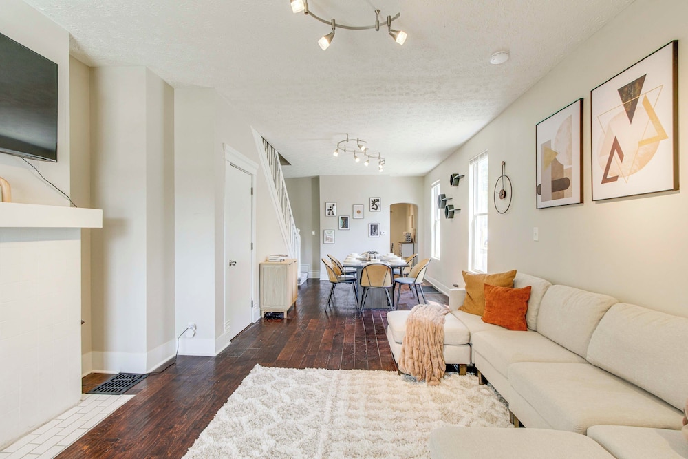 6 Mi to Ohio State: Walkable Home in S Columbus!