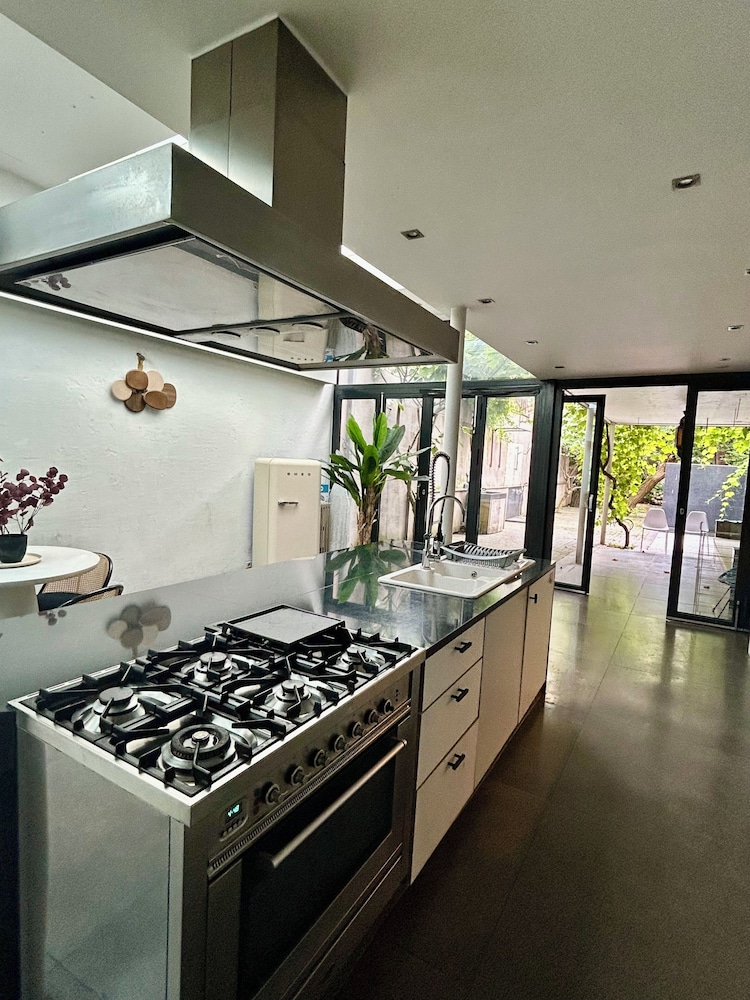 Villa Anvers 4 BDR Parking