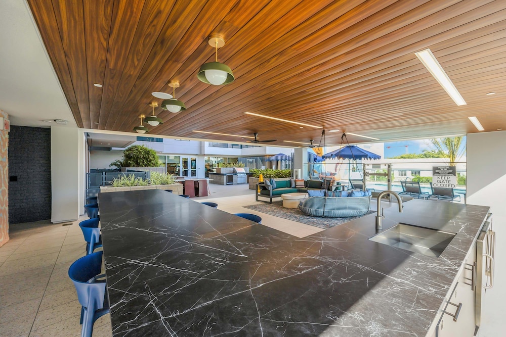 Luxury 2BR Hollywood Sign View by Oneluxstay