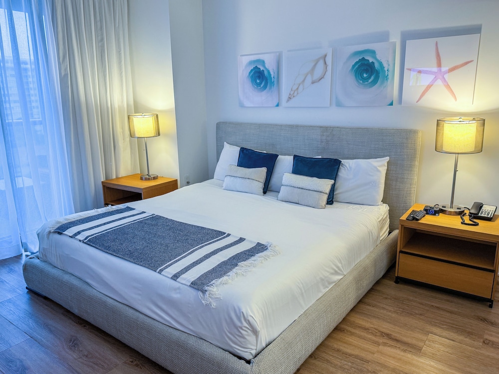 Modern Beachwalk Apt 805