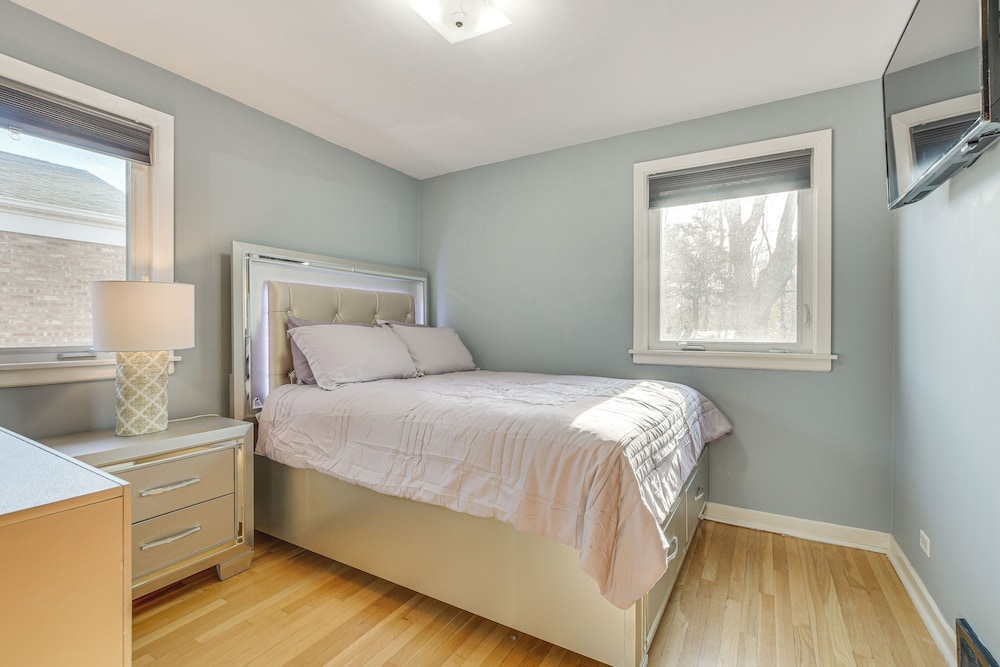 Home w/ Fenced Yard: 13 Mi to Downtown Chicago!
