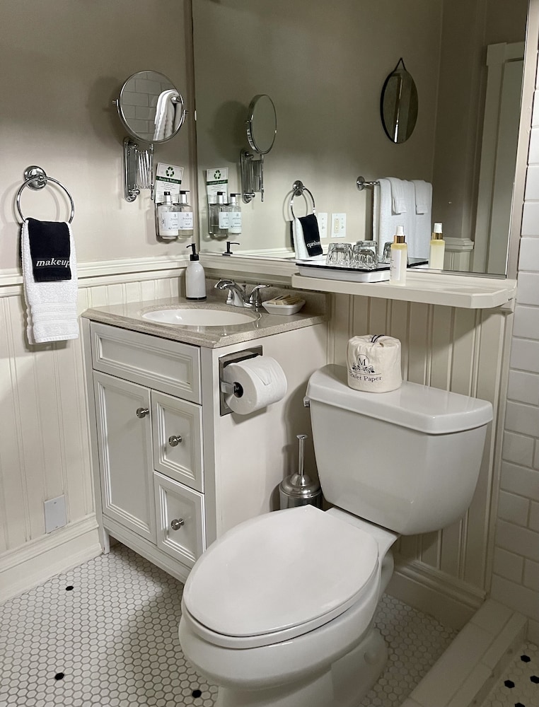 Ashland Vacations - McCall House Boutique Inn - Property Image 5