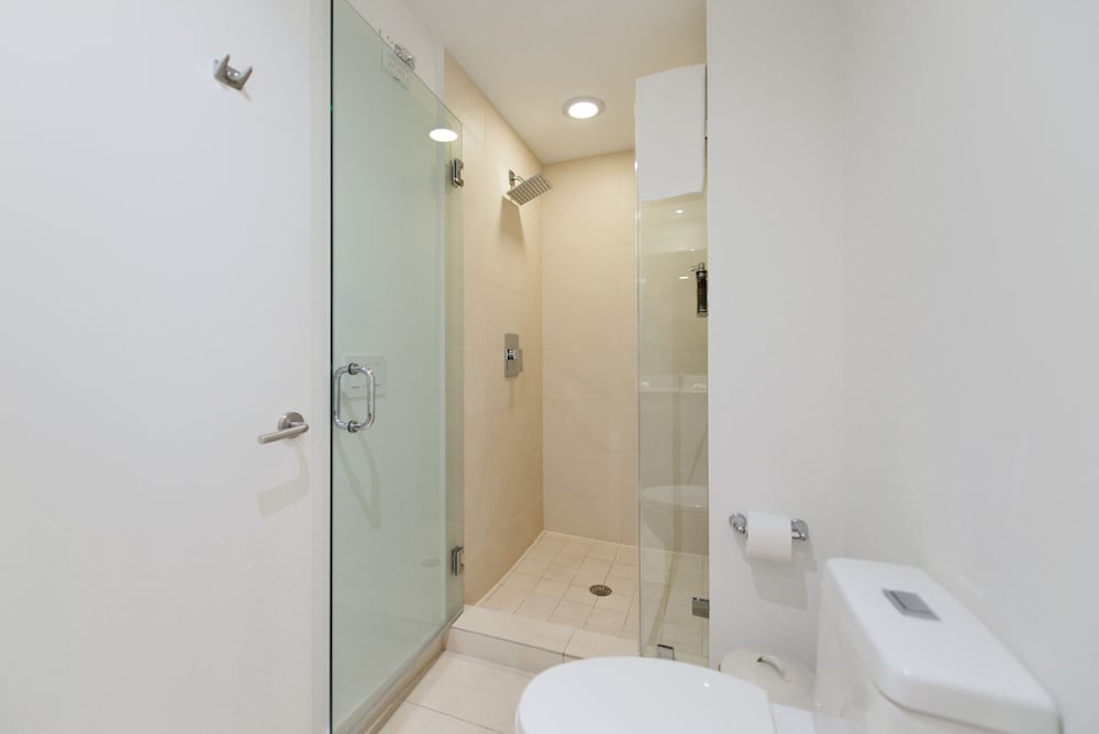 Lux 2BR Condo at Hollywood Beach - Image 3