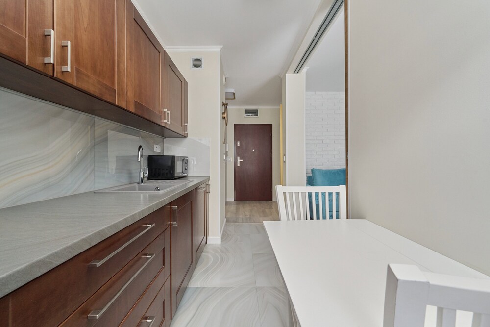 Floral Apartment Nyska by Renters
