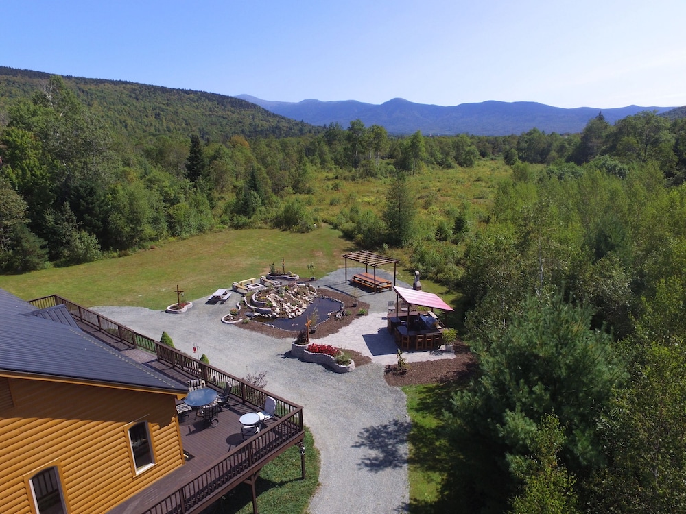 Moose Lodge and Cabins by Bretton Woods Vacations