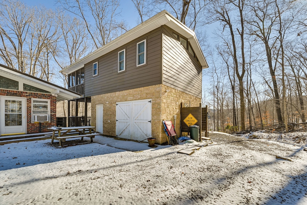 Nolin Lake Gem: Waterfront Retreat w/ Balcony!