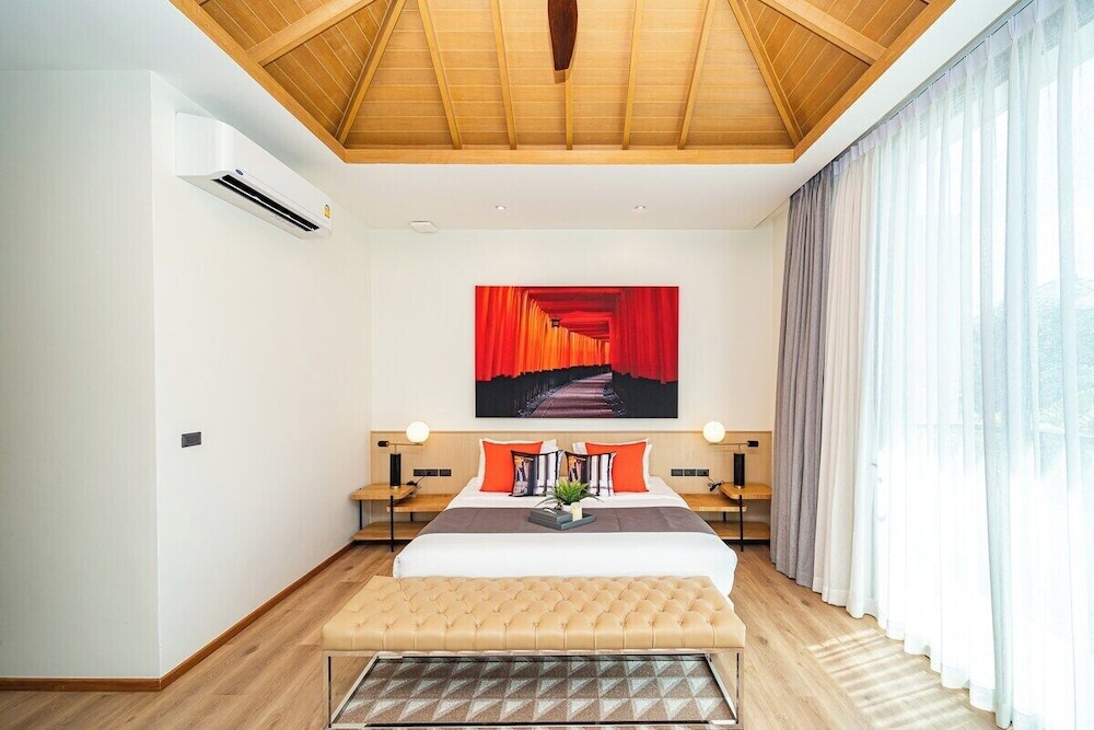Teak 5BR Pool Villa Bang Tao + Airport Shuttle