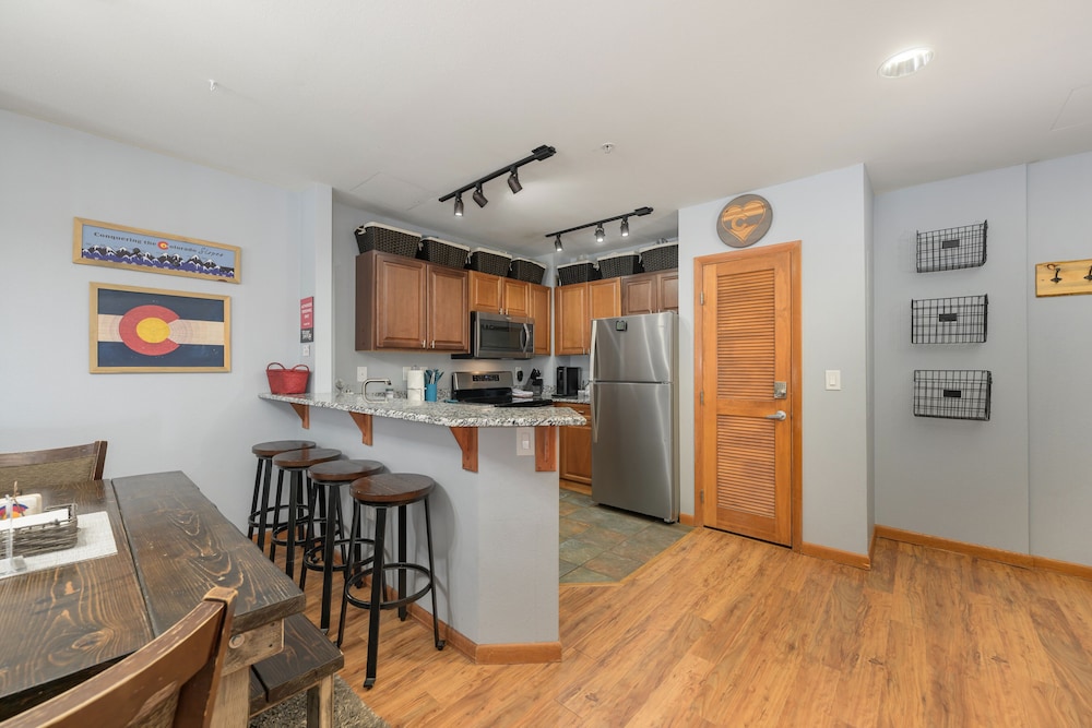 Premium Unit 1100 - One Bedroom - Zephyr Mountain Lodge 1 Condo