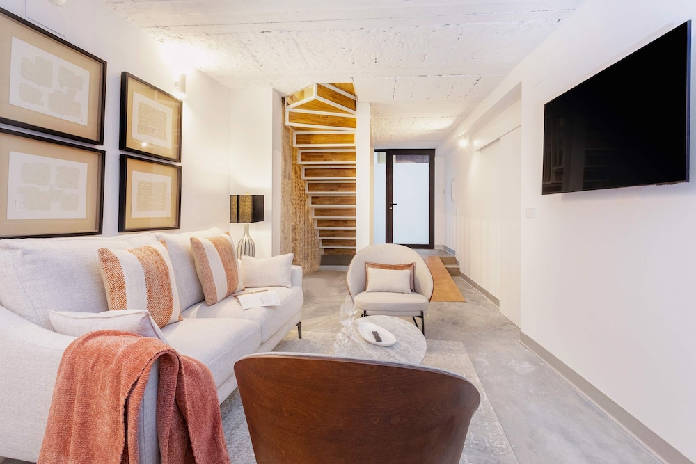 Cozy 2BD Duplex in Seville Center Gran Poder