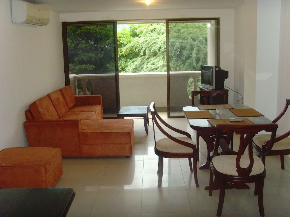 Aparta Hotel Roca Marina