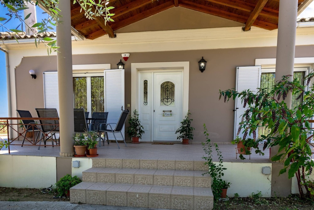 Villa Stella, 2 Bedrooms, Wifi, Near The Beach view 3