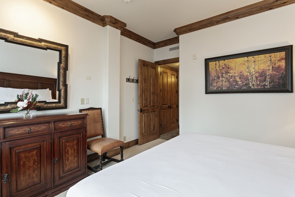 Grand Lodge - Four Bedroom #405 - Ski-in/ski-out 4 Condo