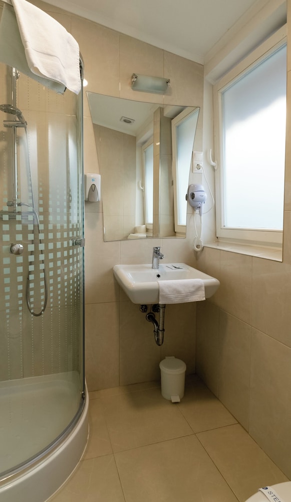OPERA16 Guestrooms