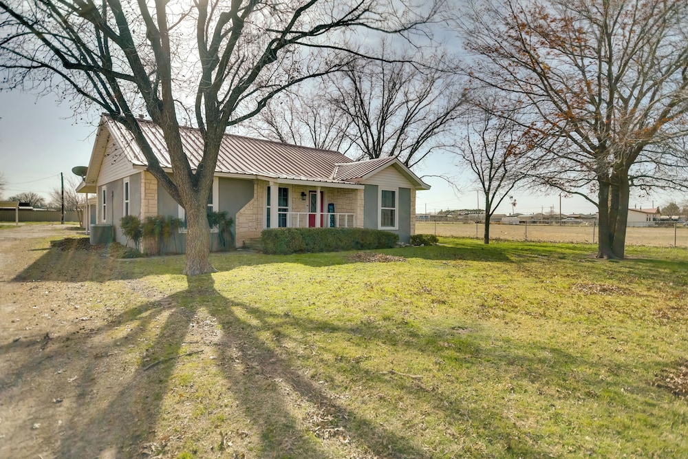 9 Mi to Downtown: Lubbock Home w/ Yard