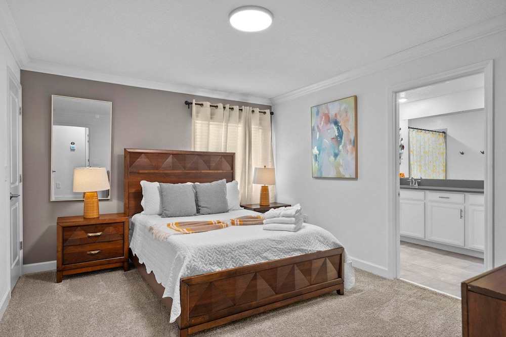 Gorgeous 5bed TH Close to Disney Water Park