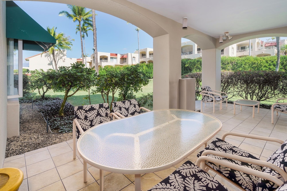 Tropical Paradise in Luxurious 1br, 2ba Ground Floor Unit, Garden View, Palms 801