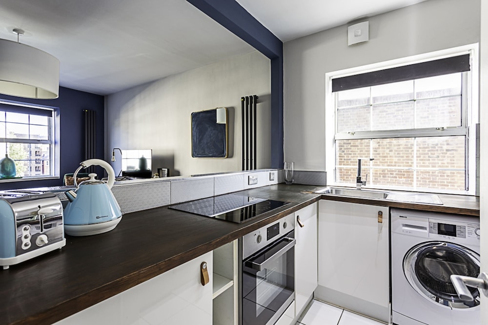 Cozy Aldgate Hideaway