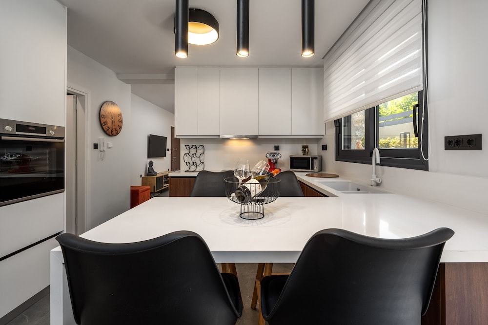 Lavender Luxury Apartment in Rhodes