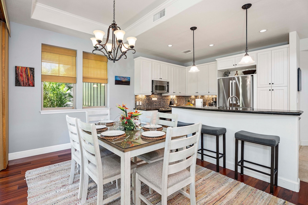 Beautiful Townhouse - Great Amenities and Spacious Lanai! Comes With Beach Pass! - Vrkcv