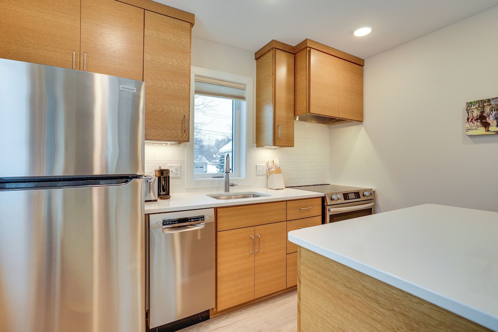 < 1 Mi to Carleton College: Wfh-friendly Apartment