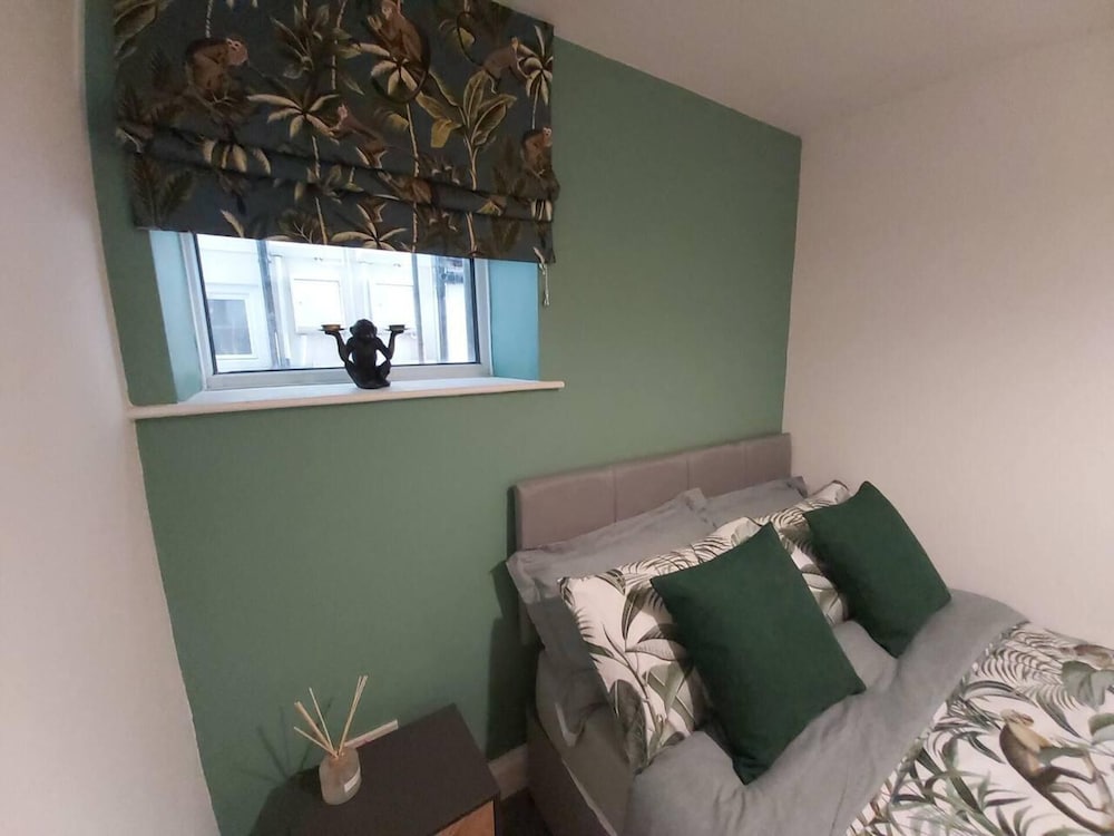 Immaculate 1-bed Apartment on Southsea view 4