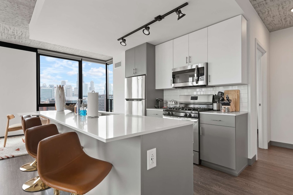 Cloud9 6 apt for 30ppl Fulton Market The Nouveau
